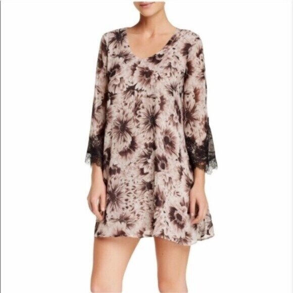 Astr Dresses & Skirts - Anthropologie ASTR The Label Floral Print Lace Babydoll Mini Shift Dress